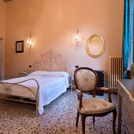 Salotto Delle Arti 4* מודנה