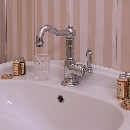 Salotto Delle Arti בית הארחה מודנה