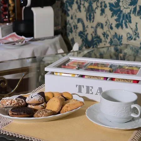 בית הארחה Salotto Delle Arti מודנה