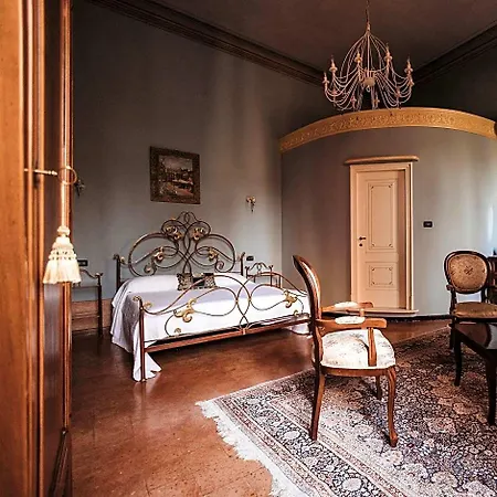 בית הארחה Salotto Delle Arti 4*