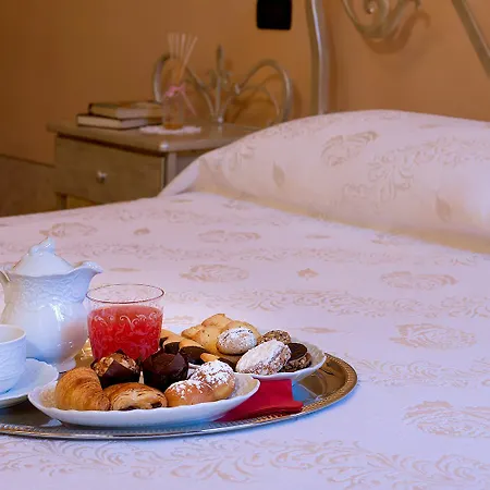 Salotto Delle Arti בית הארחה 4*